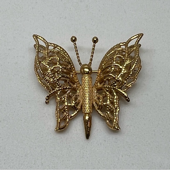 Vintage Monet Elegant Gold Butterfly Brooch or pin ‎ gold tone - Picture 1 of 10